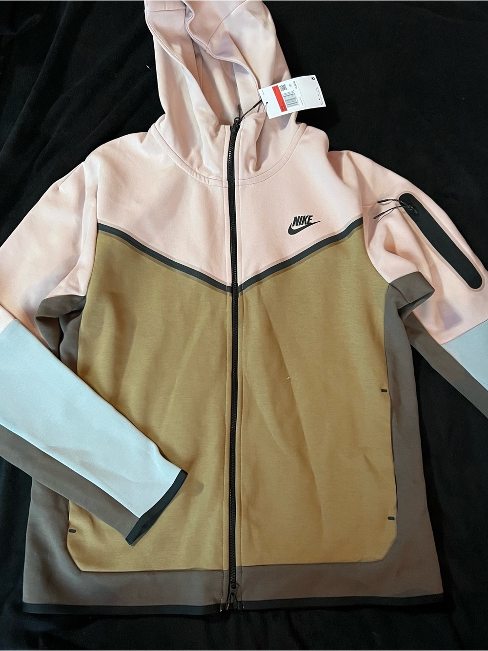 Nike Men's Tag Photo - Tan, brown, gray, light pink